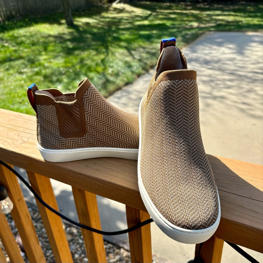 ROTHY’S Chelsea coffee, herringbone, high top, slip on, size 8.5 sneaker boots.